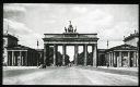 Berlin, Brandenburger Tor 1789-91 (v. C.G. Langhans), Quadriga (Schadow 1794; 54840 KUNSTGESCH. INSTITUT BERLIN 54/2847